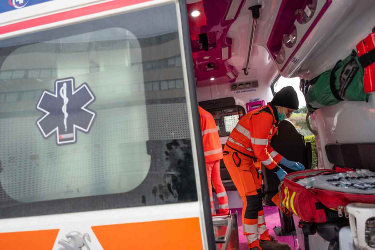 una ambulanza interviene dopo un incidente