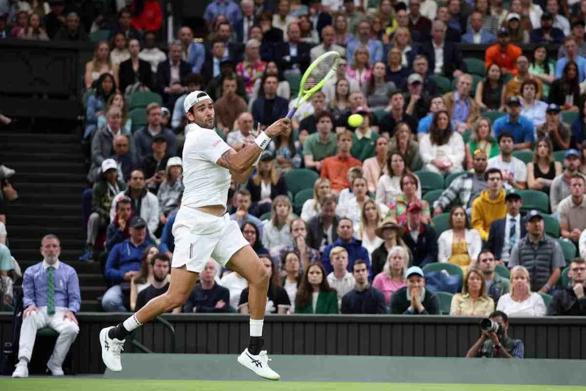 berrettini in azione a wimbledon