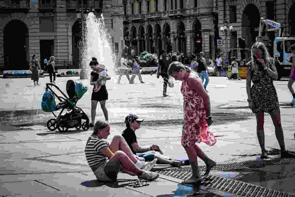 Turisti alle prese con il caldo