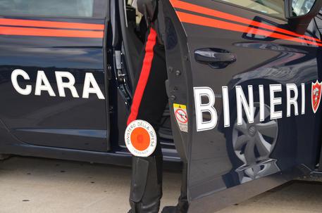 un'auto dei carabinieri