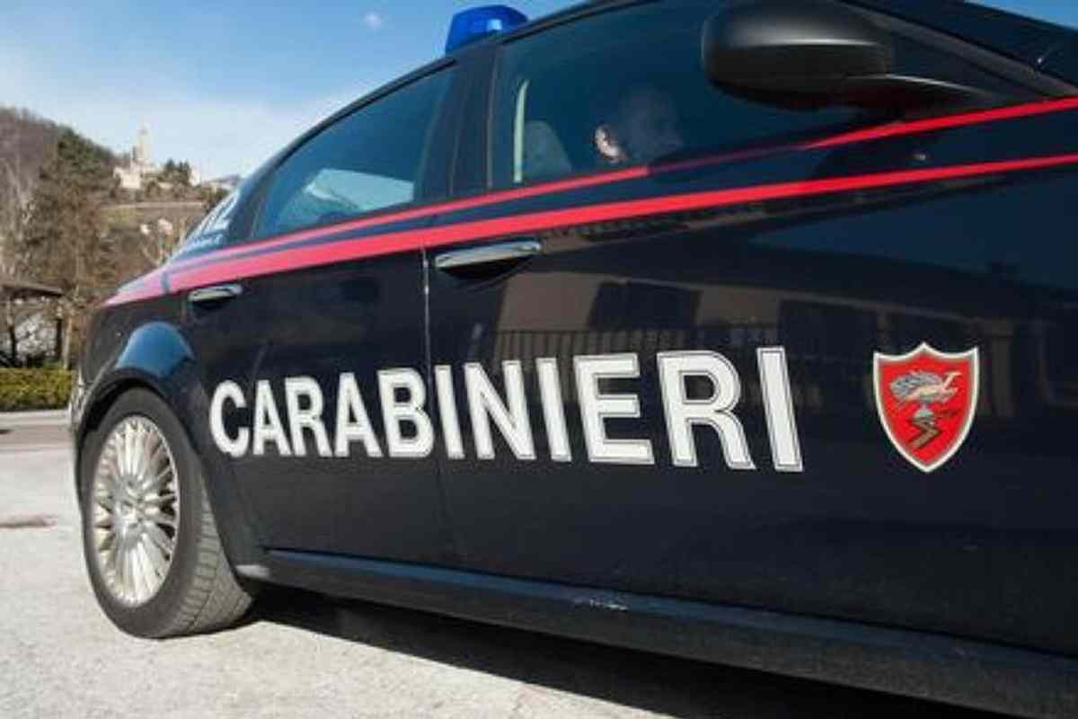 Una volante dei carabinieri