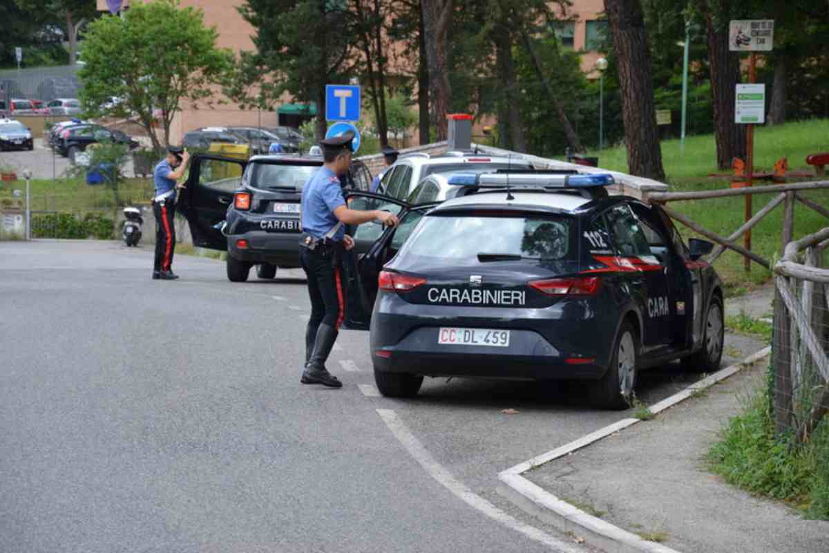 due volanti dei carabinieri