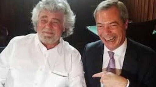 Nigel Farage, padrino delll'uscita dall'Europa, con Beppe Grillo