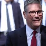 Keir Starmer in giacca e cravattta in una foto d'archivio: ha vinto le elezioni