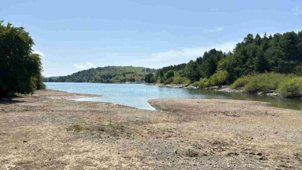 Il lago di Giacopiane nel Comune di Borzonasca 