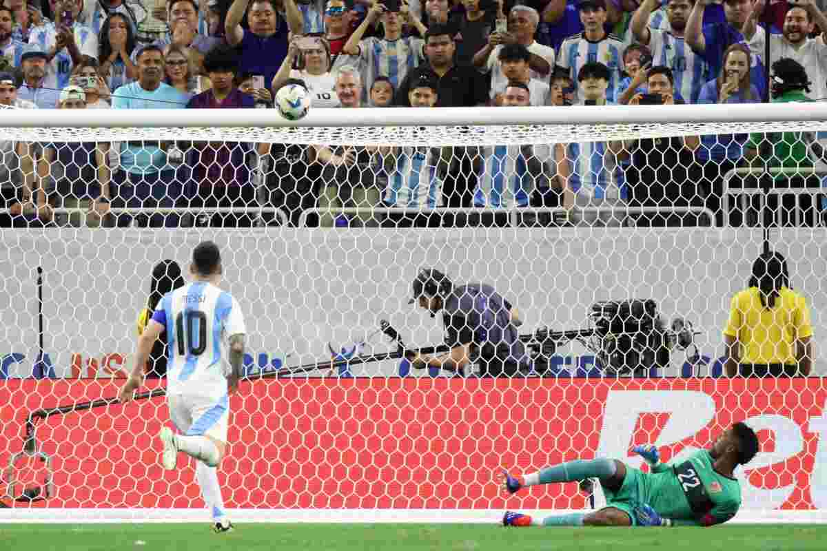 messi sbaglia il rigore contro l'ecuador