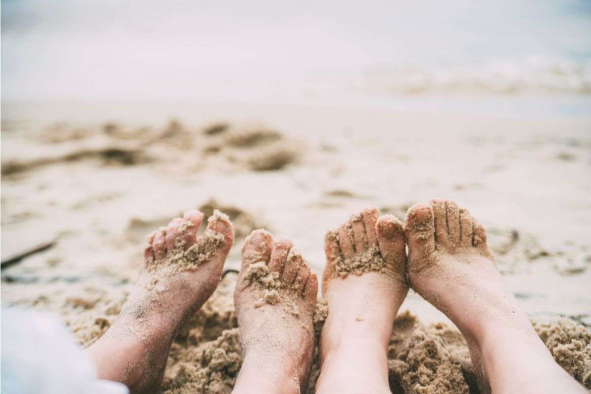 piedi con sabbia