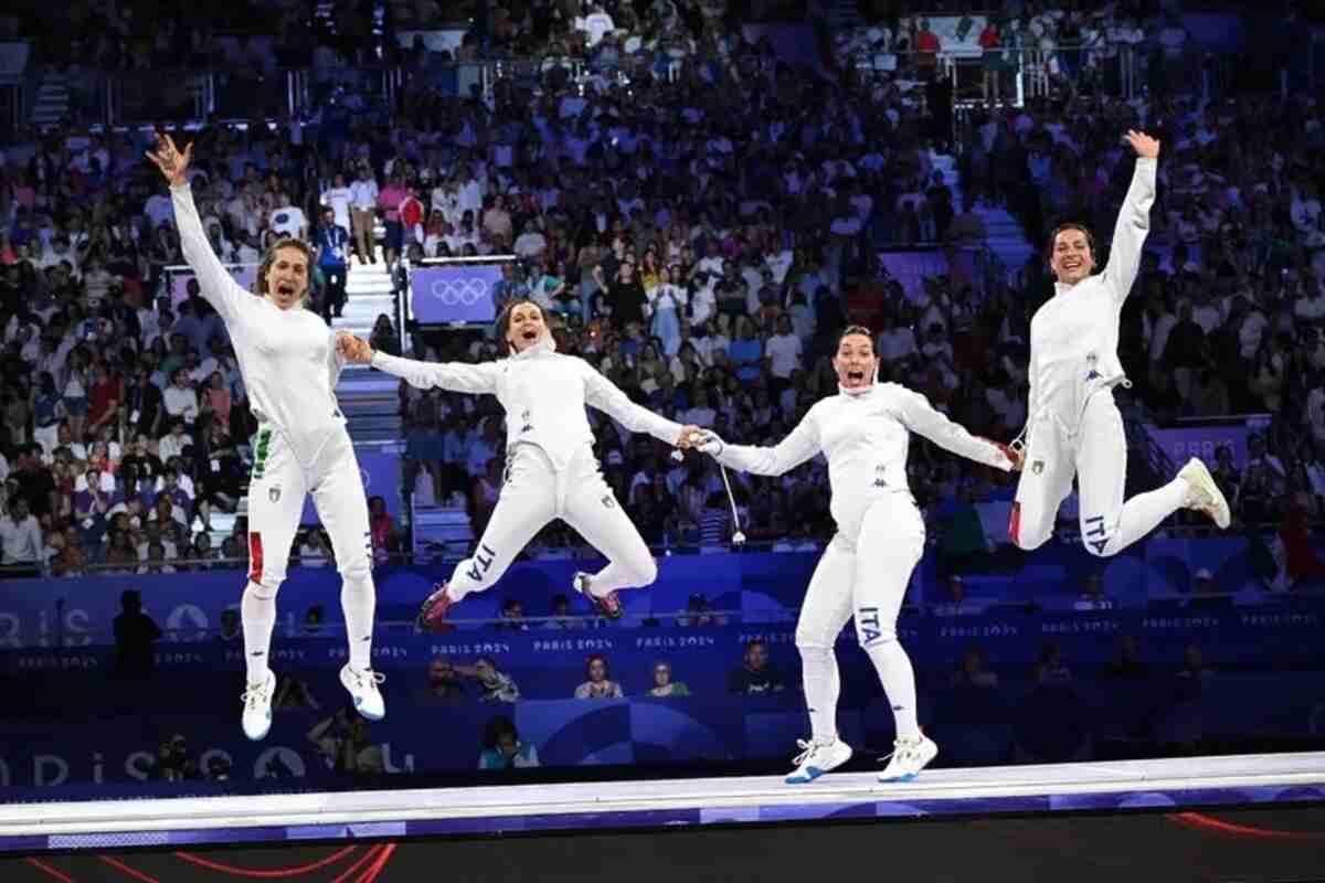Rossella Fiamingo, Alberta Santuccio, Giulia Rizzi e Mara Navarria vincono l'oro alle Olimpiadi di Parigi 2024