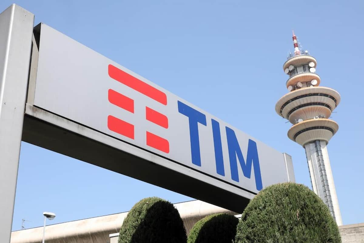 Tim-Telecom, lo sbarco degli americani, Vincenzo Vita: nell’ultimo atto della privatizzazione i rituali del dramma con la fuga con ignominia.