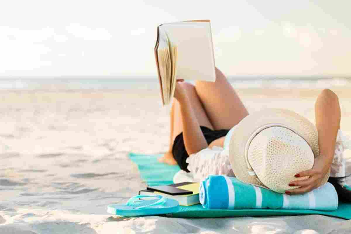 Una donna in spiaggia