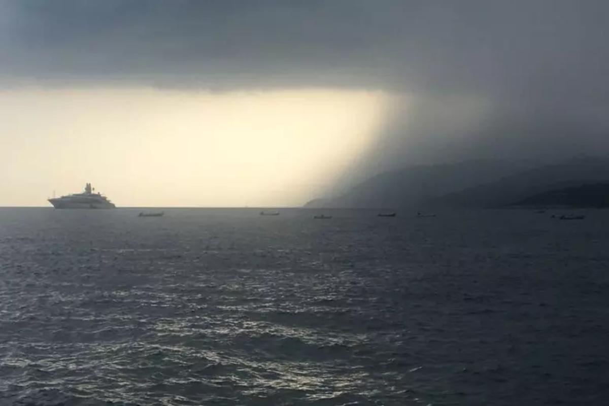 La tromba d'aria che ha colpito l'Isola Rossa in Sardegna