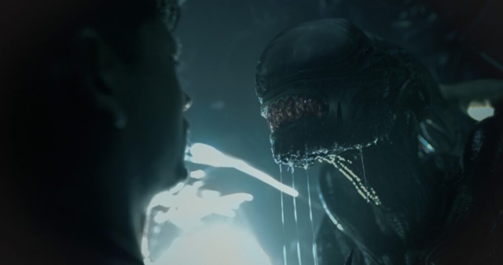 Lo xenomorfo in una scena del film Alien: Romulus