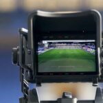 Camp di calcio inquadrato da una telecamera