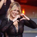 Wanda Nara fa il gesto del cuoricino