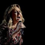 La cantante Adele canta in live