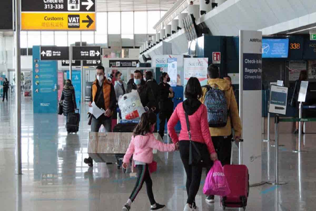 Persone in un aeroporto