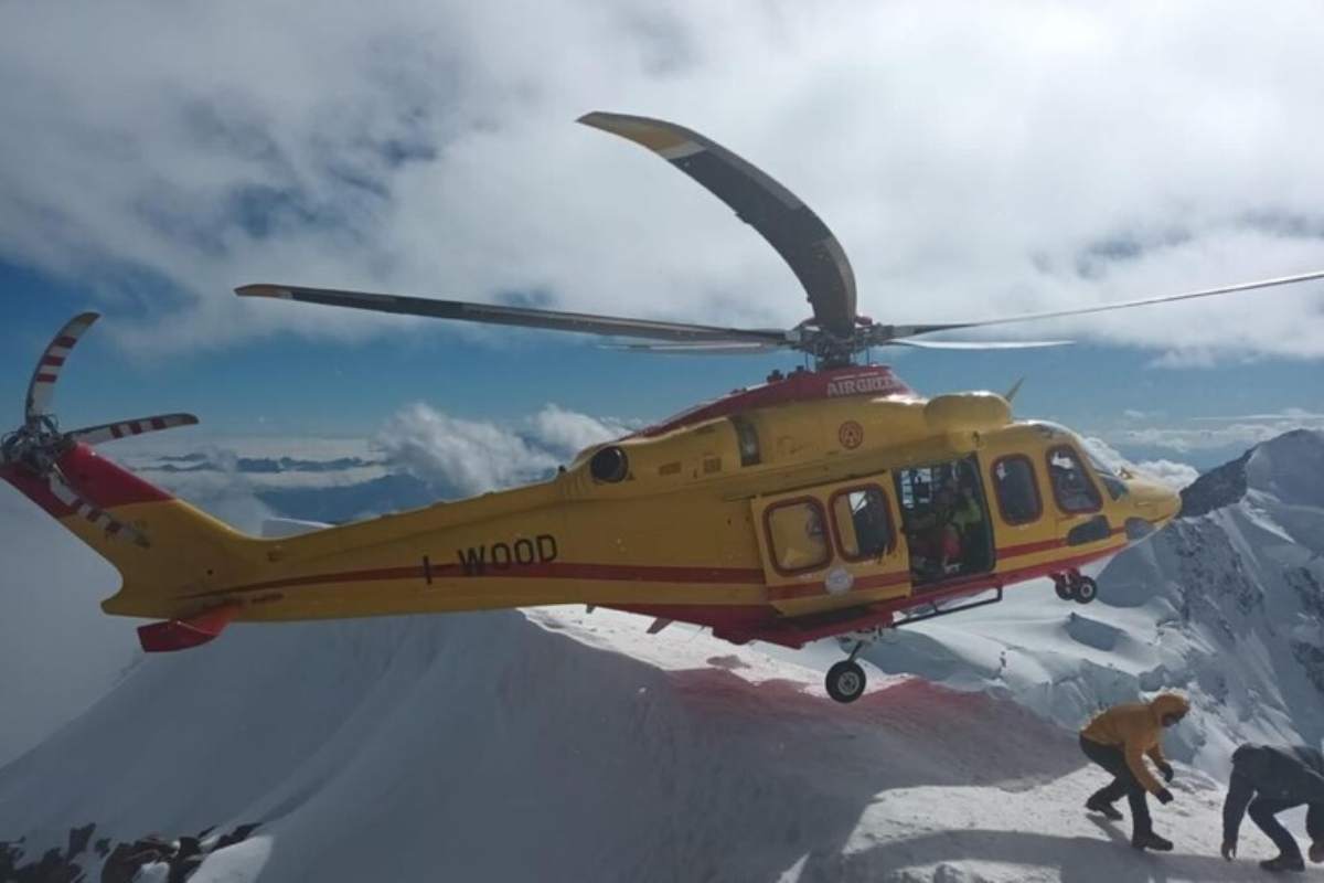 Alpinista italiano precipita e muore sulle Alpi: “Era su una via errata e sotto al temporale”