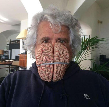 Beppe Grillo, artista in politica