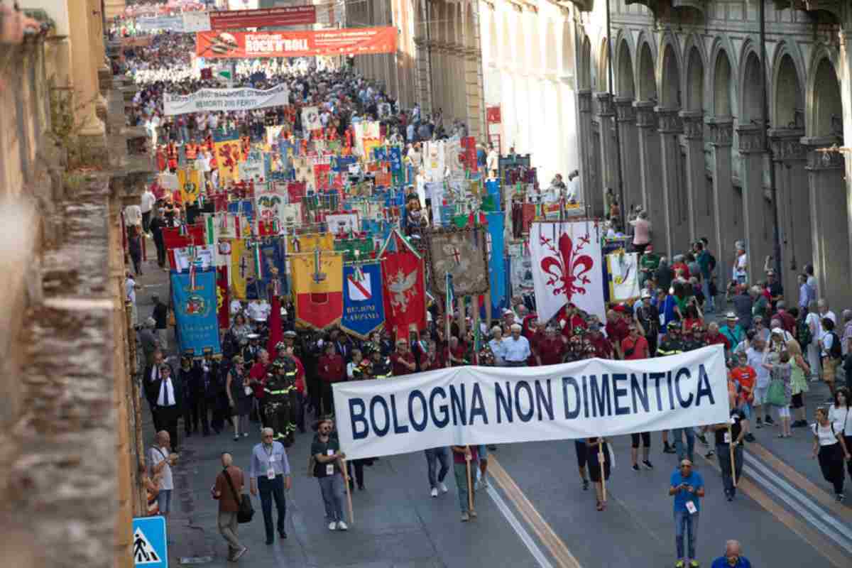 Strage Bologna, familiari: Governo erede dei neofascisti teme verità