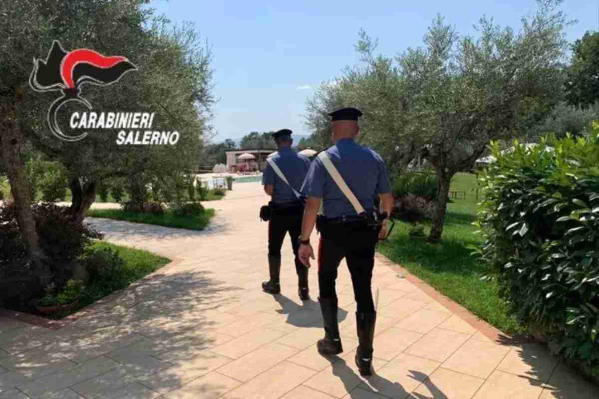 Carabinieri nella struttura in provincia di Salerno