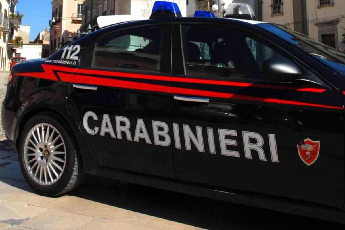 Un'auto dei Carabinieri in servizio