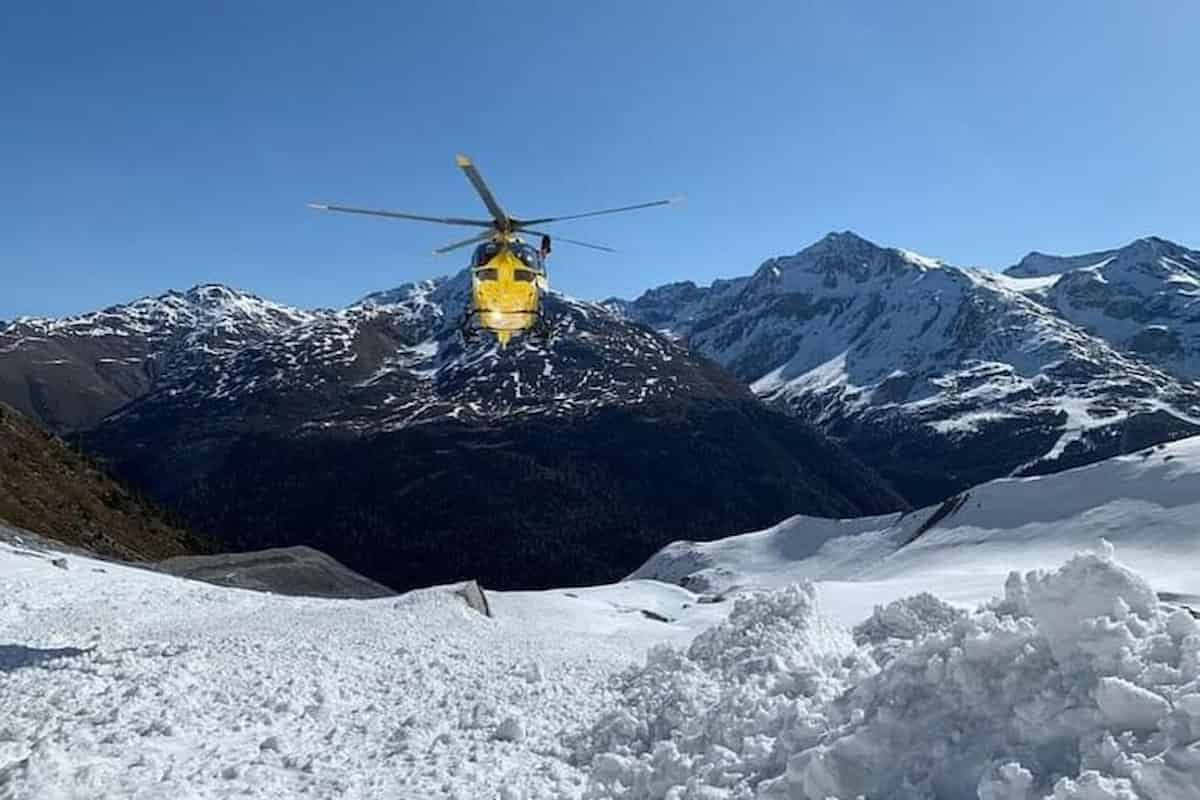 Un elicottero del soccorso alpino come quello che ha salvato un alpinista triestino