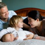 Famiglia sul letto