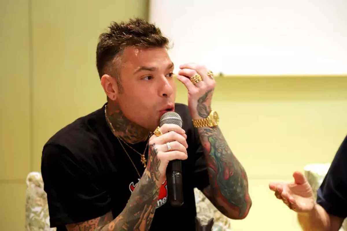 Fedez, nuovo malore: si sente male in volo