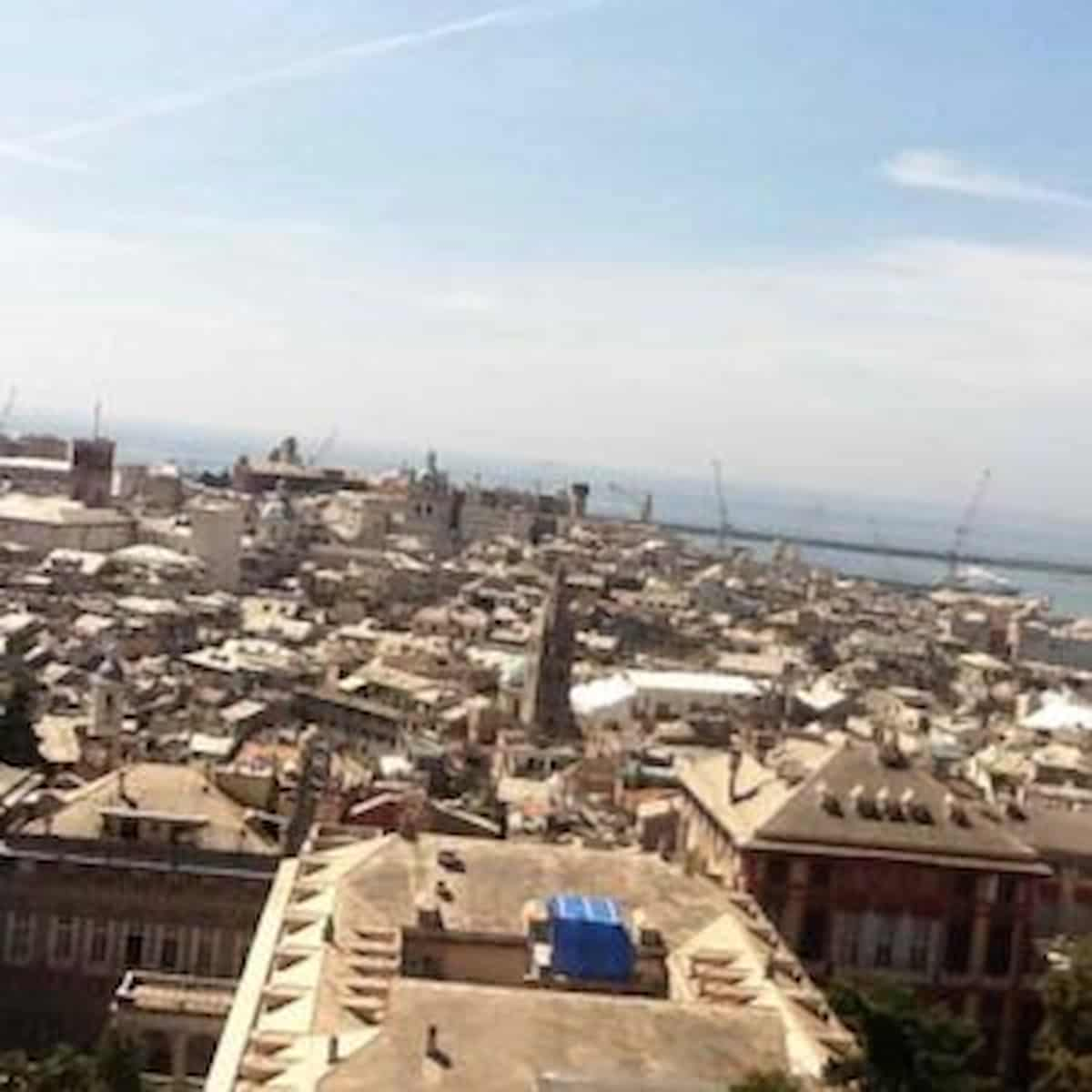 Genova vista dalla spianata di castelletto