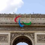 Parigi 2024, il logo delle paralimpiadi sull'Arc de Triomphe