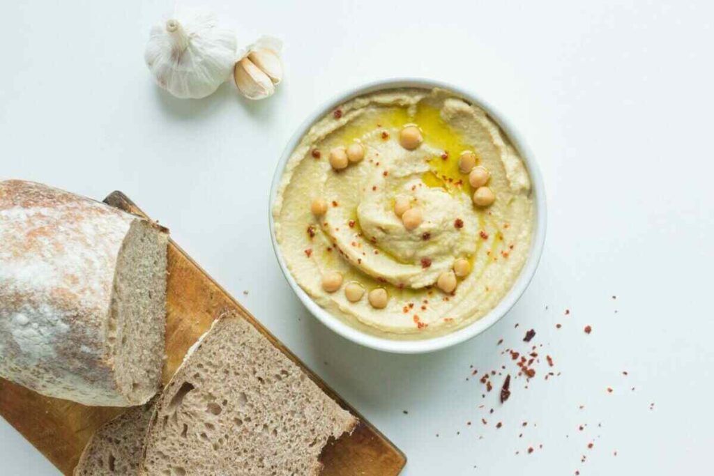 un piatto di Hummus