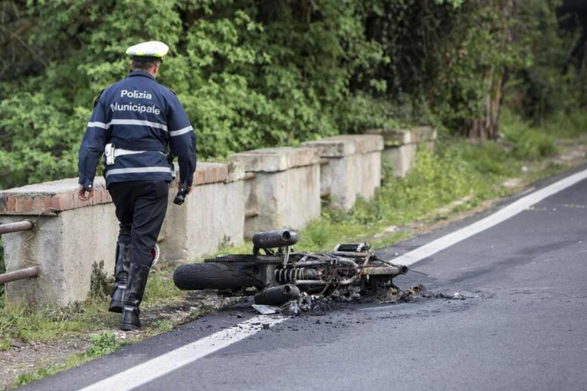 Sul motorino senza patente, Emanuel si schianta e muore a 13 anni a San Nicandro Garganico