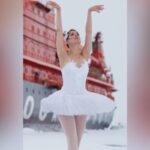 ballerina balla Il Lago dei Cigni al Polo Nord