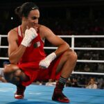 Imane Khelif sul ring vestita di rosso