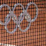 Rete da tennis con i cinque cerchi olimpici