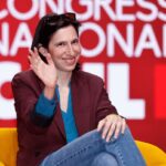 Elly Schlein a una assemblea della Cgil