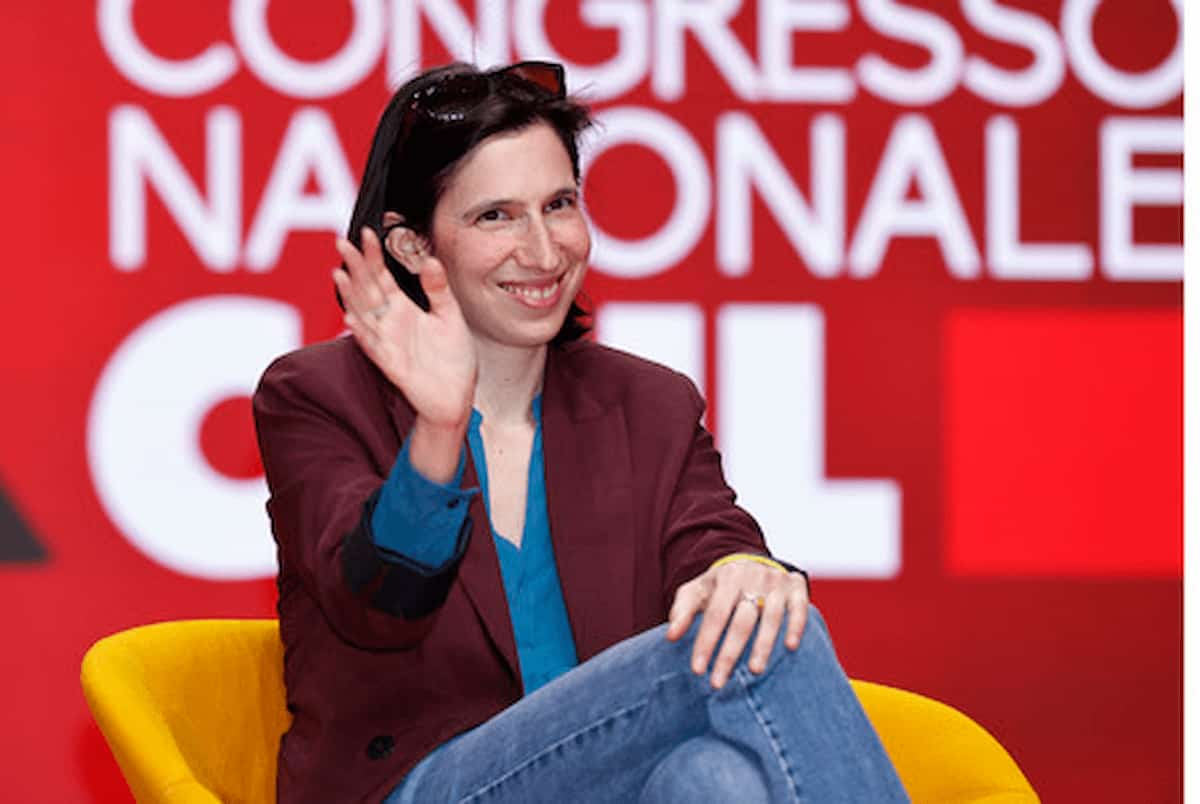 Elly Schlein a una assemblea della Cgil