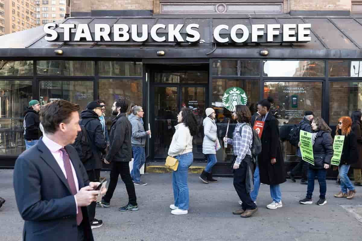 Un negozio bar di STARBUCKS