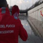 Sommozzatori a Palermo in azione dopo una bomba d'acqua