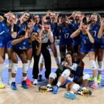 La nazionale esulta dopo la vittoria