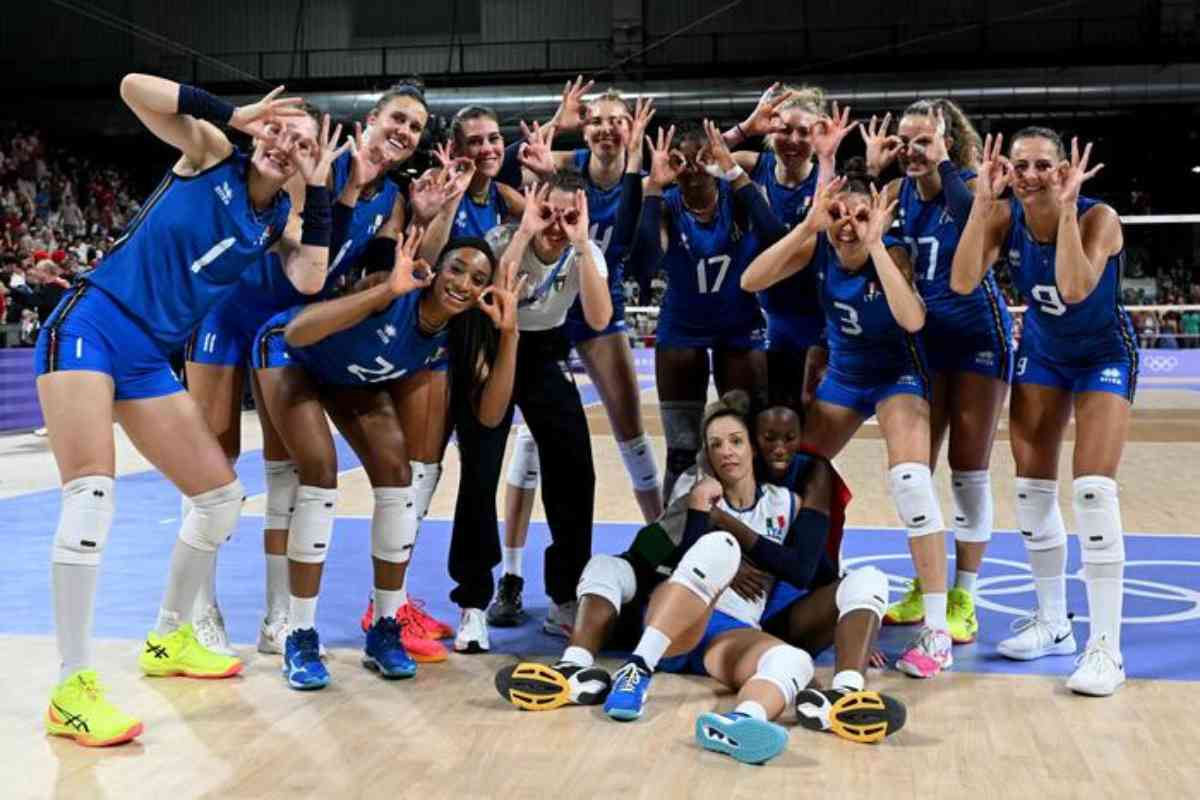 La nazionale esulta dopo la vittoria