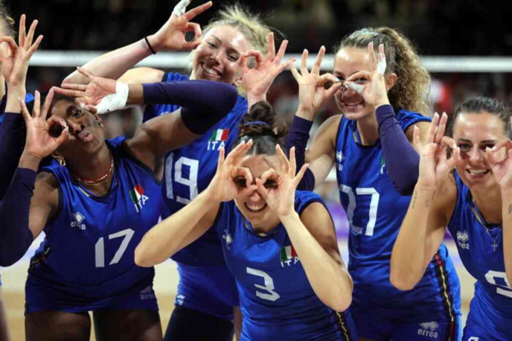 Le azzurre del volley festeggiano