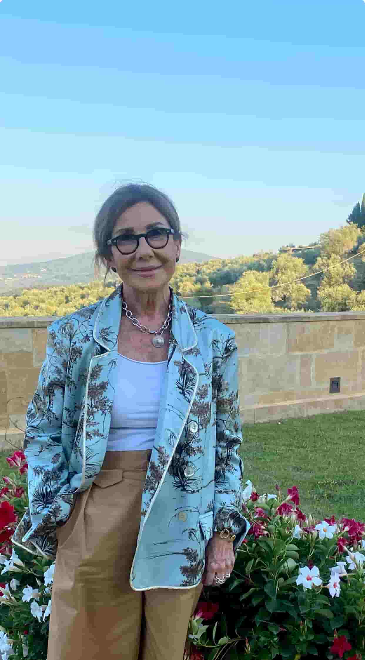 Emanuela Biffoli in un giardino a Firenze