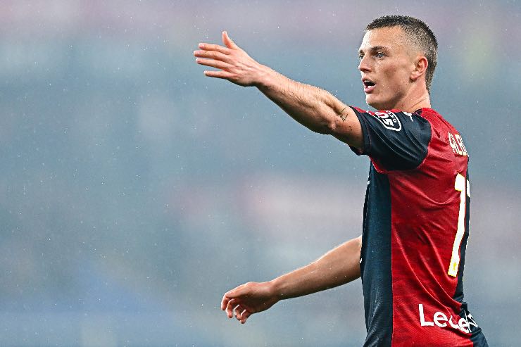 Gudmundsson con la maglia del Genoa