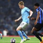 De Bruyne affrontato da Dumfries