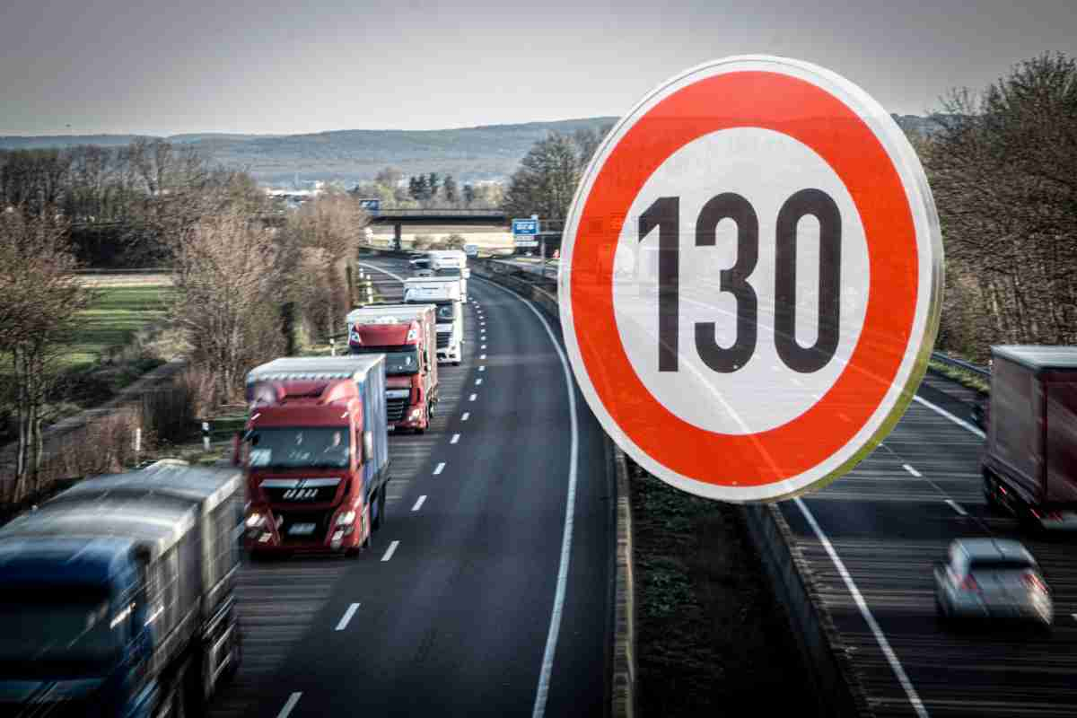 segnale di Limite velocità in autostrada 130