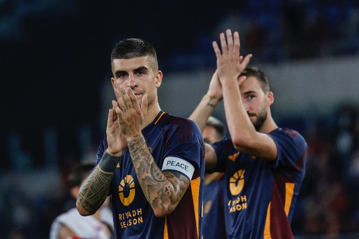 Gianluca Mancini applaude