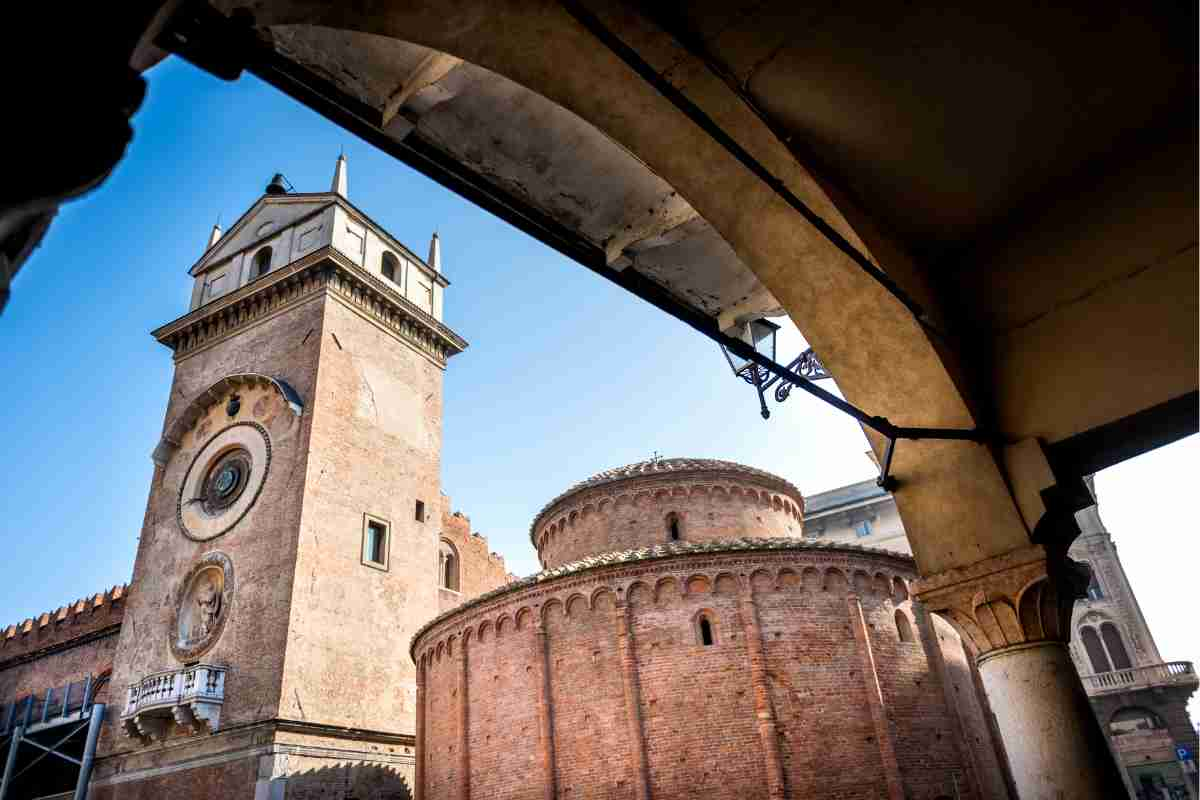 uno scorcio del centro storico di Mantova tra le città di Italia dove gli affitti costano pochissimo