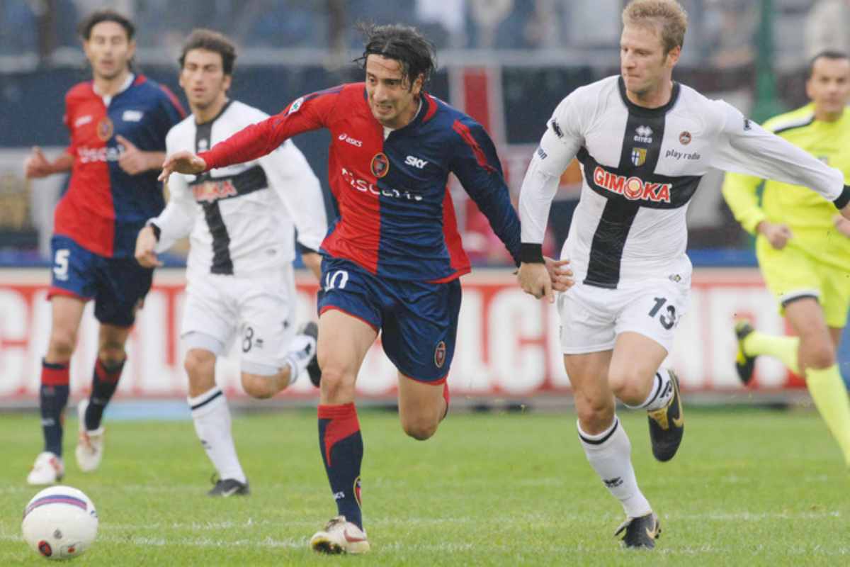 andrea capone in azione con la maglia del cagliari