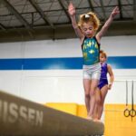 bambina pratica ginnastica artistica